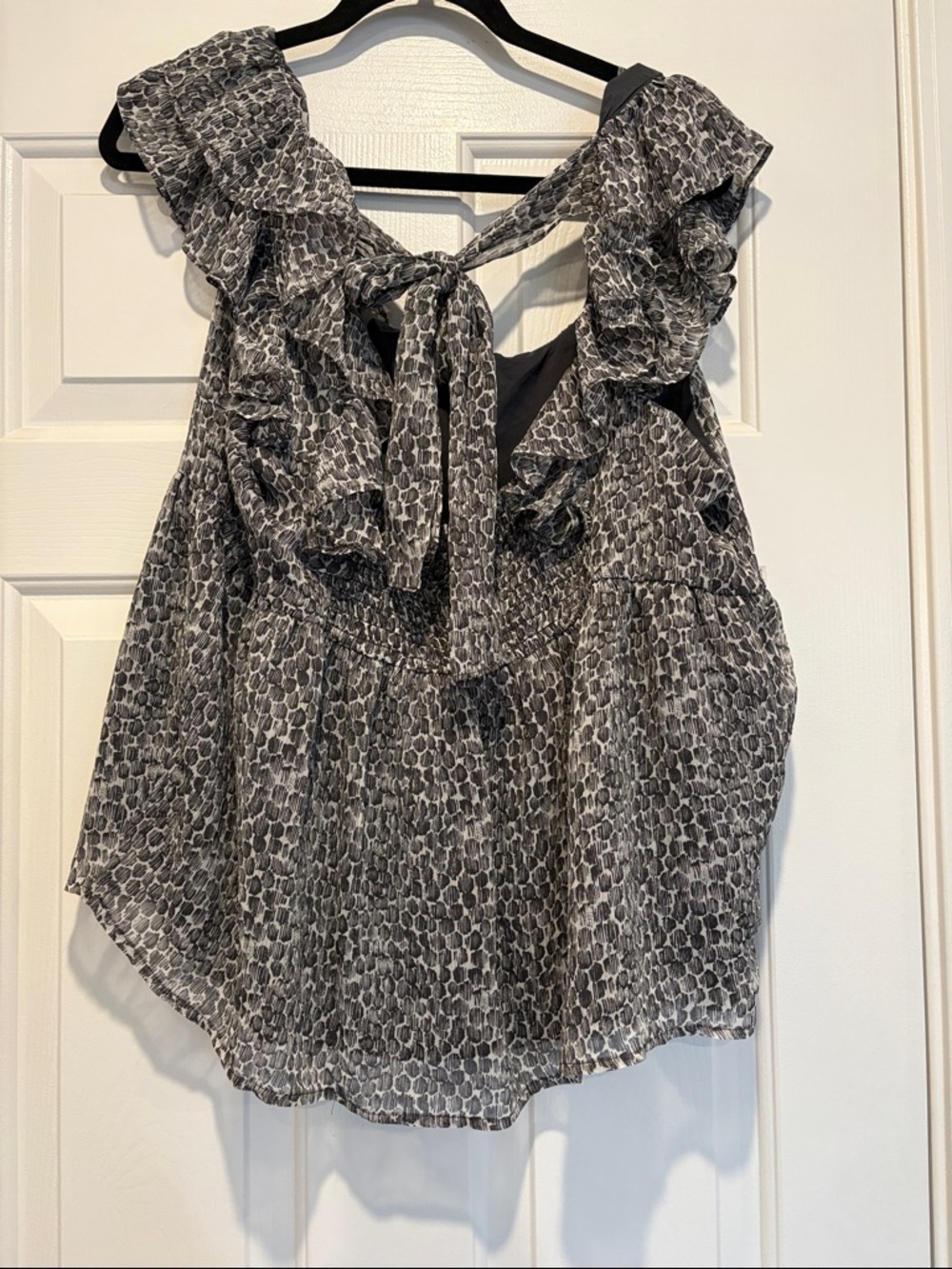 Banana Republic Black and White Ruffled Fluffy Blouse - Picture 4 of 9
